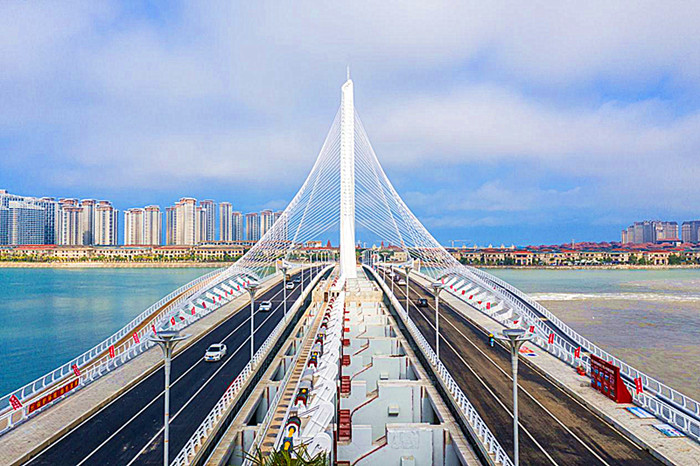 海南省海花岛3号跨海桥建成通车