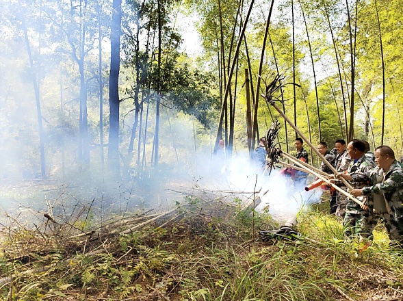 黎平县国有楠竹林场开展森林防火大练兵png (1)_副本.jpg